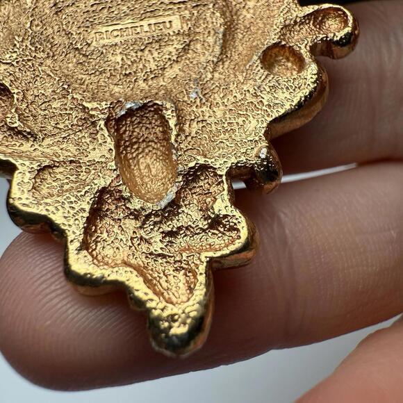 Ornate Faux Pearl Brooch Pin Gold Tone Vintage Signed Richelieu - Picture 8 of 15